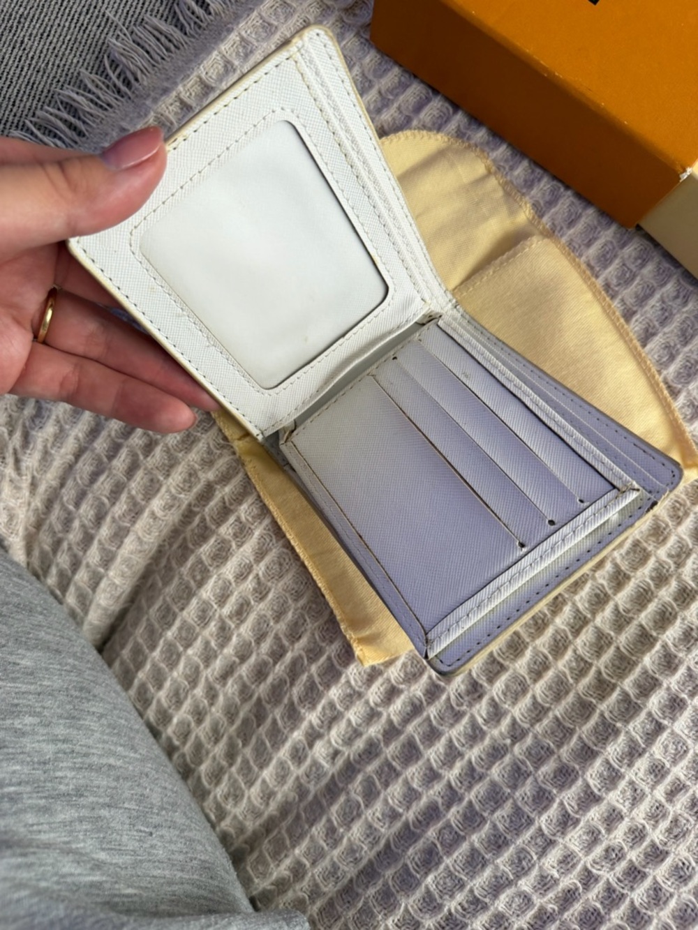Louis Vuitton Damier Azur Card Holder - White/Gray - Picture 4 of 6